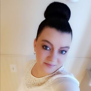 Meet your Posher, Caitlin